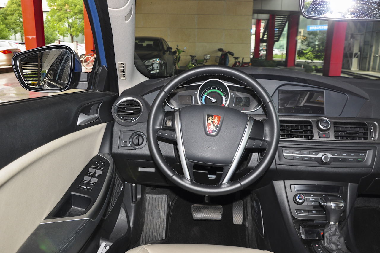 2016款荣威e550 1.5L自动旗舰版