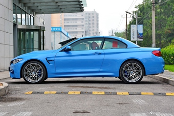 2017款宝马M4自动敞篷轿跑车