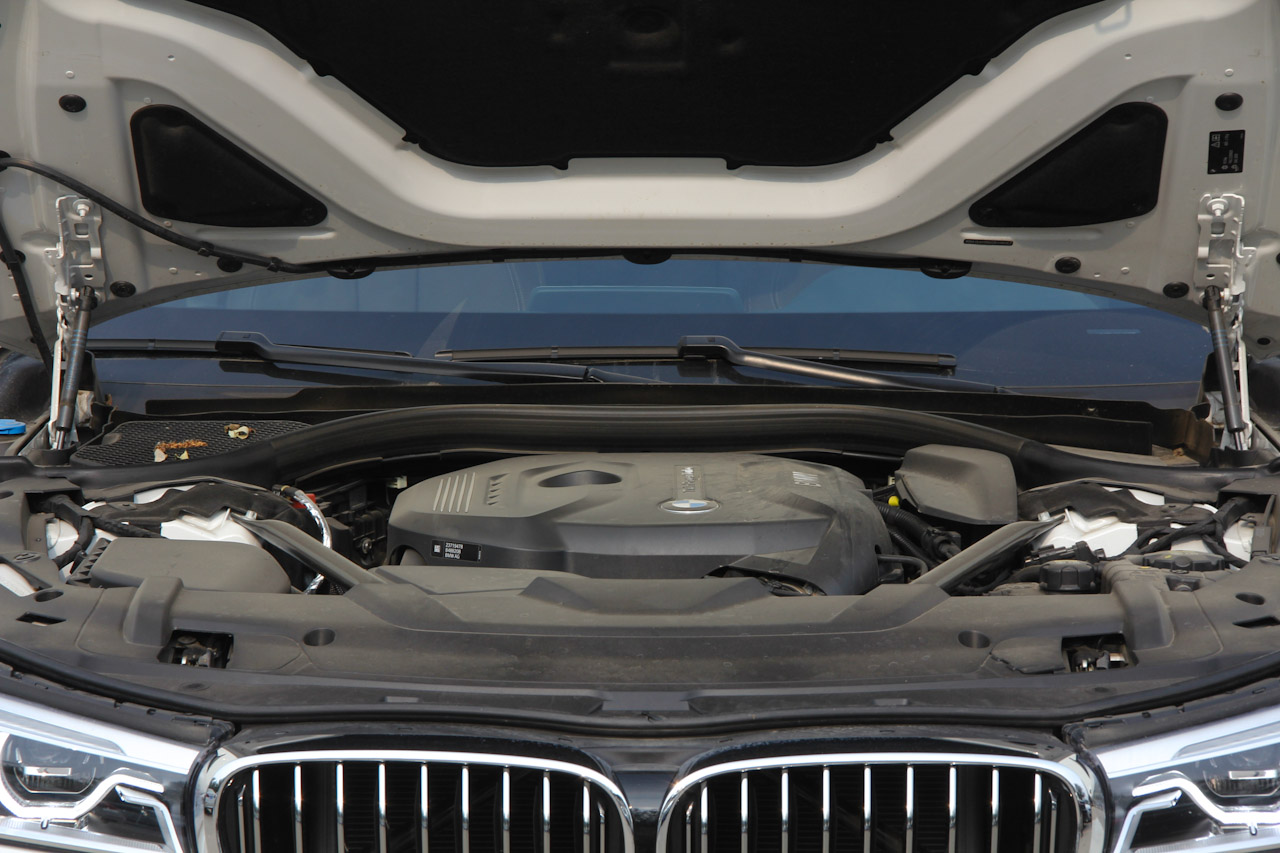 2017款宝马7系730Li 2.0T自动豪华型