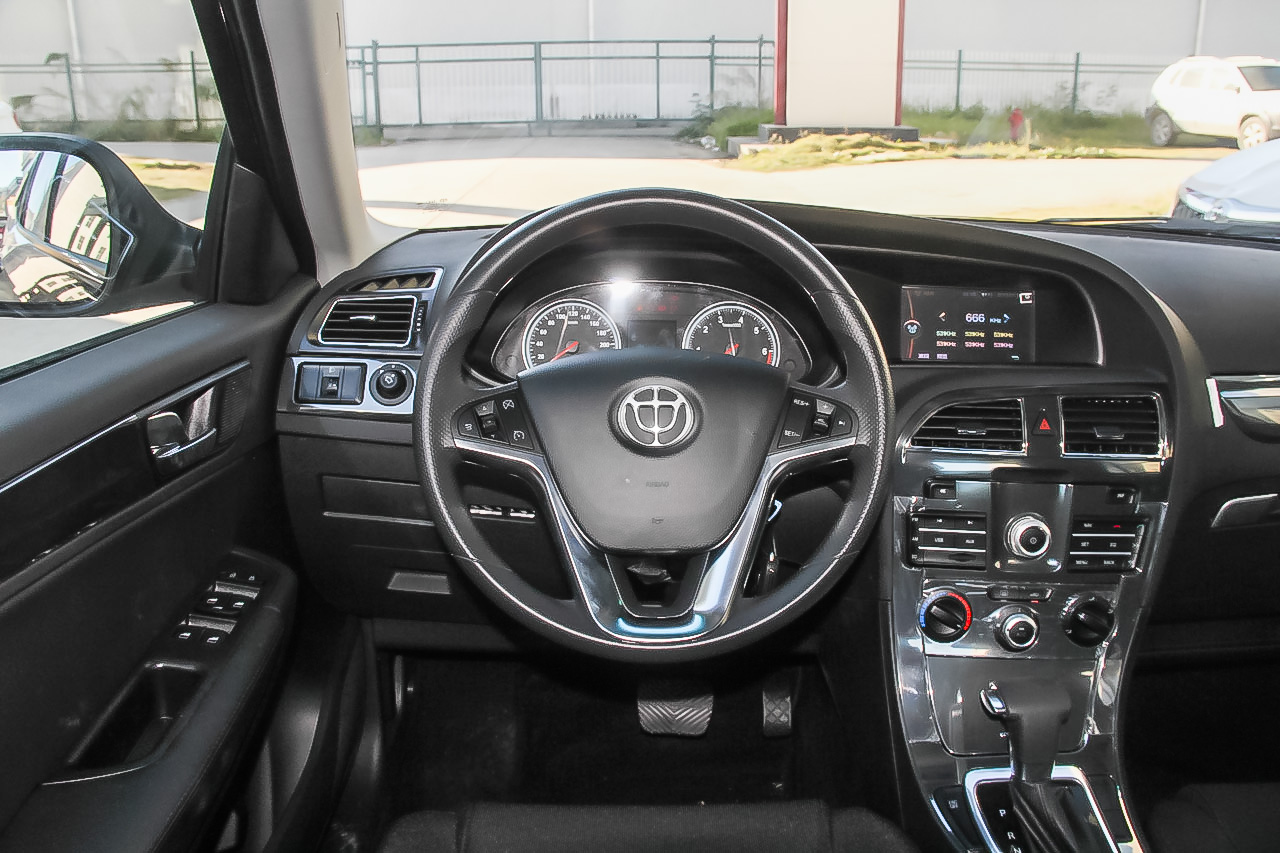 2016款中华V5 1.5T自动两驱运动型