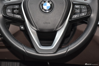 2018款宝马5系改款2.0T自动530Li尊享型豪华套装