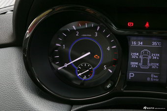 2017款驭胜S350 2.0T自动两驱柴油超豪华版5座