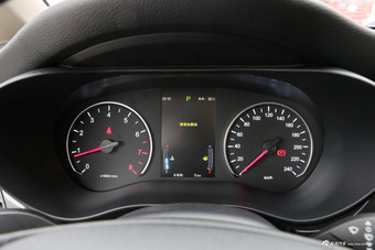 2018款比亚迪宋MAX 1.5T自动智联旗舰型6座