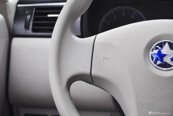 2015款启辰D50 1.6L自动时尚版