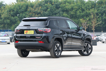 2017款指南者2.4L自动 200TS高性能四驱版