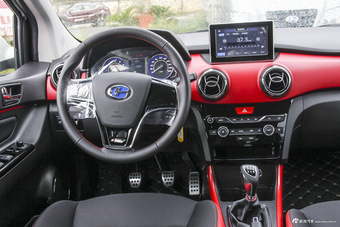 2016款昌河Q25 1.5L手动乐趣版 炫酷白