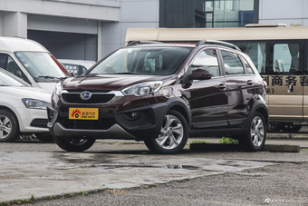 2016款昌河Q25 1.5L手动乐趣版 魅惑红