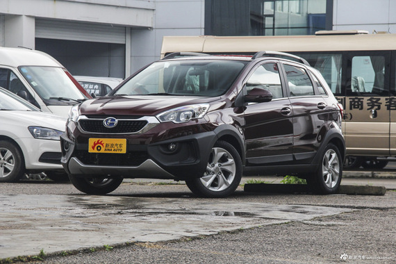 2016款昌河Q25 1.5L手动乐趣版 魅惑红