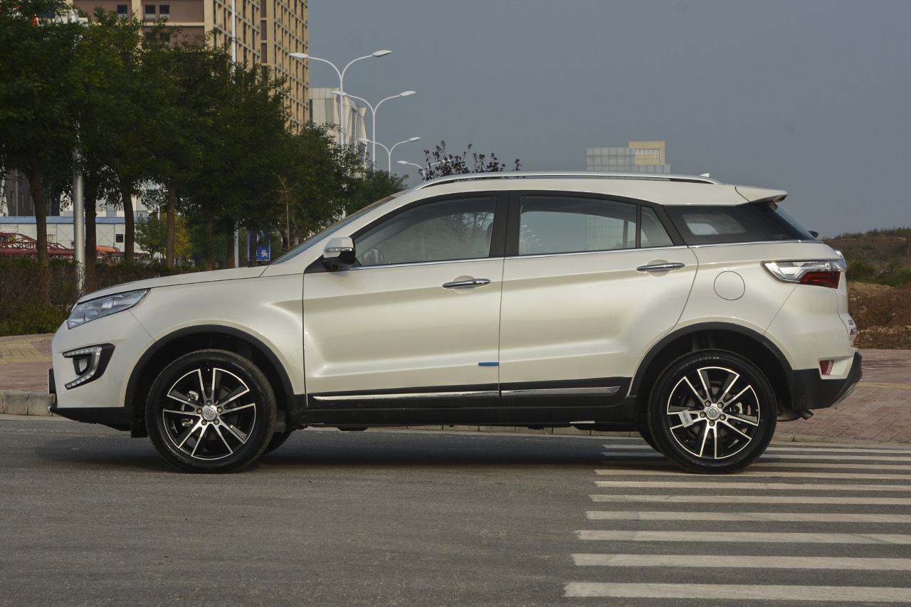 2016款驭胜S330 1.5T自动两驱旗舰版