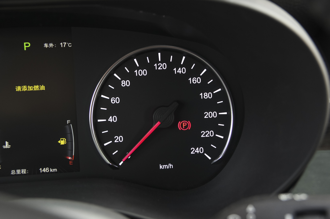 2017款比亚迪宋MAX 1.5T自动互联尊贵型 