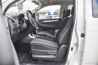 2015款五十铃D-MAX 2.5T自动两驱高通过精英款