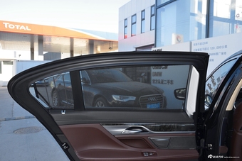 2018款宝马7系730Li 2.0T自动尊享型卓越套装