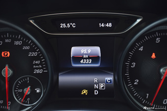 2017款奔驰CLA级改款 2.0T自动220 4MATIC