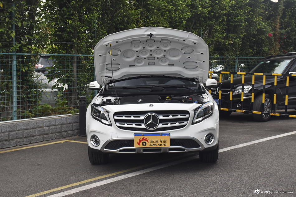 2017款奔驰GLA级 GLA220 2.0T自动4MATIC时尚型