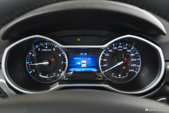 2017款吉利帝豪1.5L自动RS两厢百万款向上版