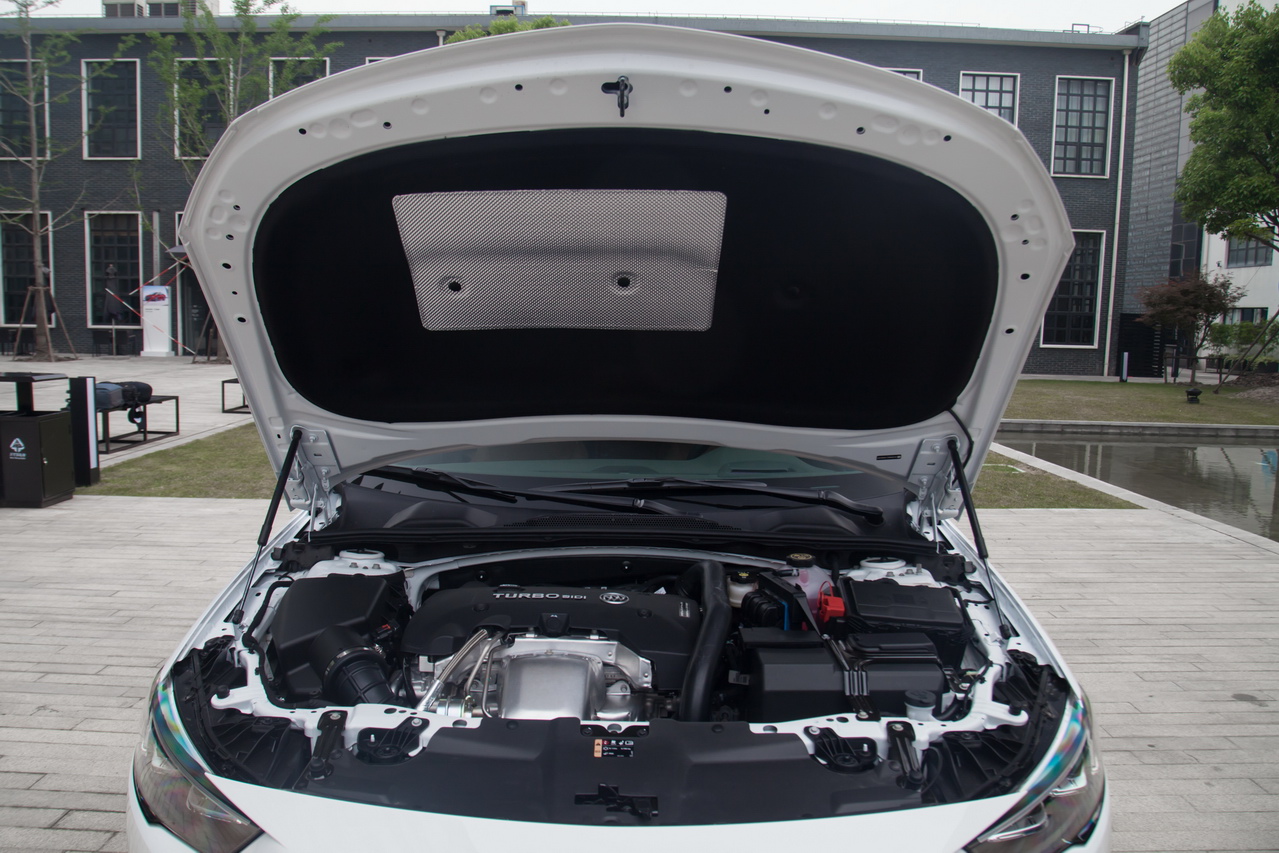 2017款君威2.0T自动尊贵型28T