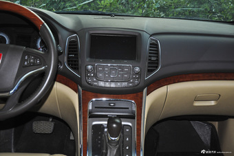 2015款荣威950 2.0T自动豪华行政版