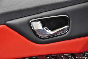 2016款哈弗H1 1.5L手动豪华型蓝标改款 爵仕红