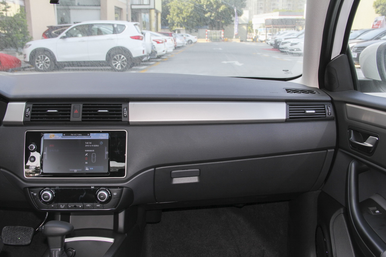 2016款观致3三厢1.6L自动致悦型