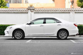 2016款凯美瑞2.5L自动十周年纪念豪华导航版