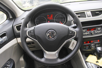 2015款东风风神L60 1.8L自动新享型