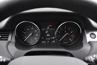 2018款揽胜极光2.0T自动致动版240PS