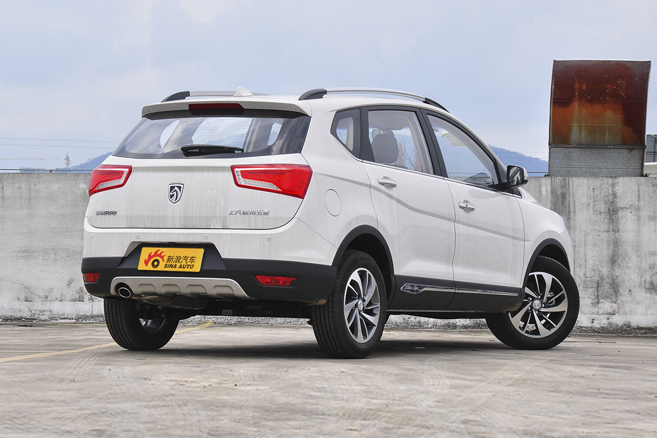 2016款 宝骏560 1.8L手动豪华型