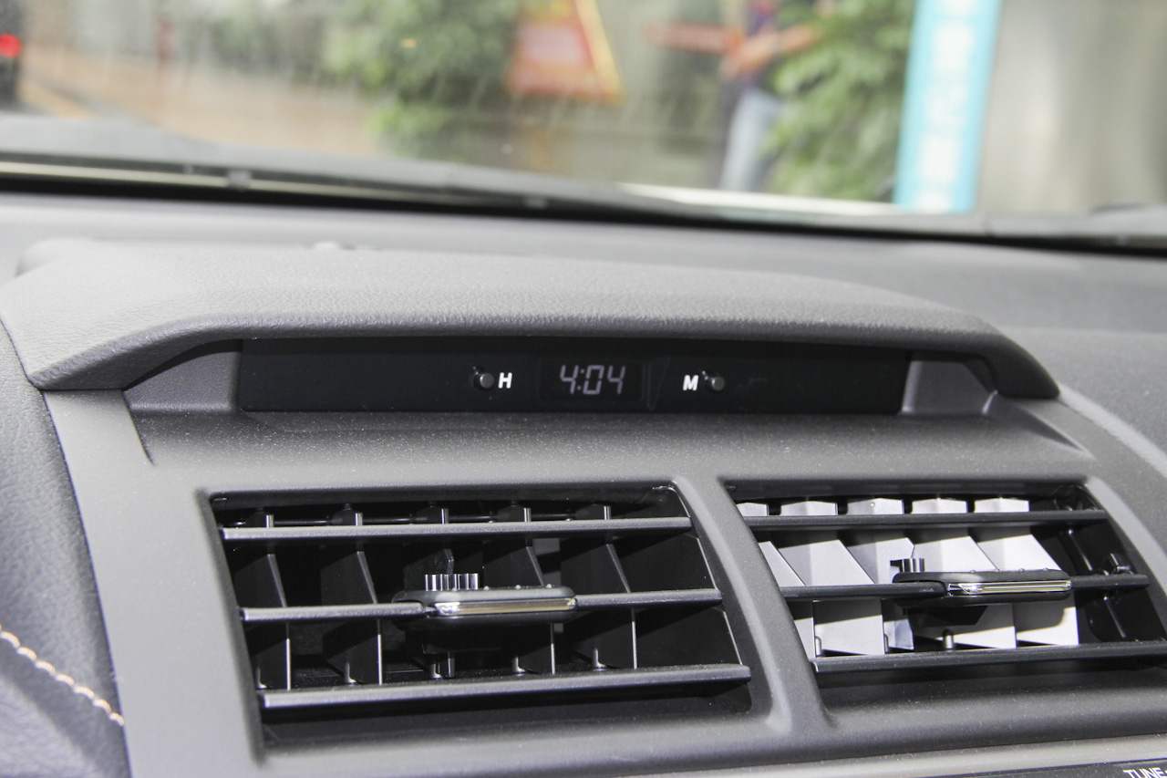 2016款凯美瑞2.0L自动十周年纪念领先版