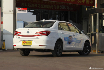 2017款比亚迪秦1.5T自动尊贵型