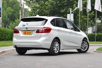 2018款宝马2系旅行车218i 1.5T自动时尚型