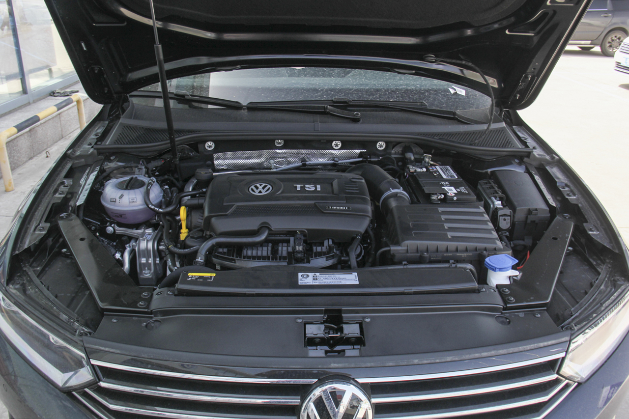 2018款迈腾1.8T自动330TSI DSG领先型