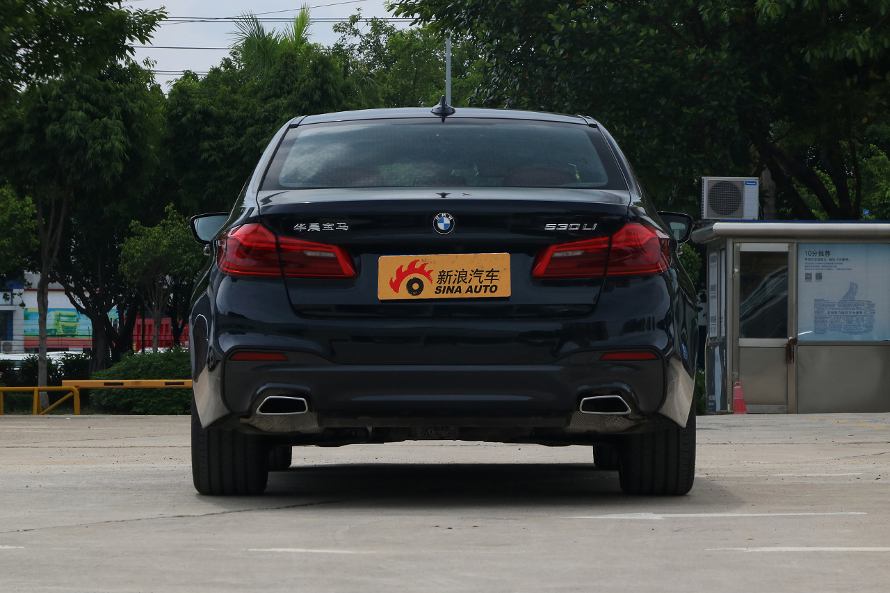 2018款宝马5系改款2.0T自动530Li尊享型M运动套装