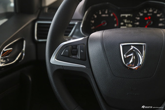 2016款宝骏310 1.2L手动豪华型