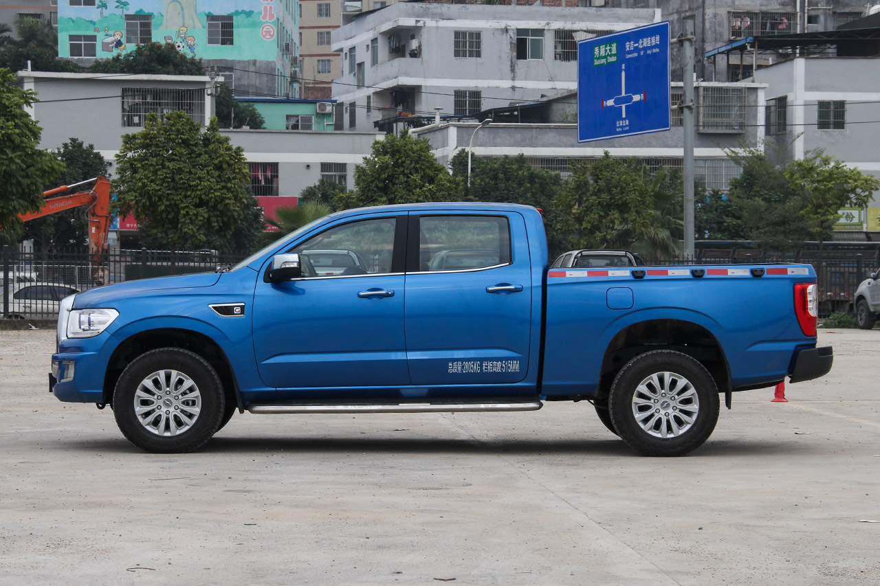 2018款领主2.5T手动柴油大双两驱豪华型 