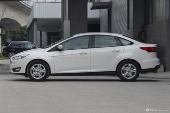 2017款福克斯三厢1.6L自动舒适型智行版