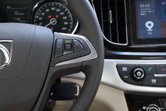 2016款宝骏730 1.8L AMT智能手动7座豪华型 7座