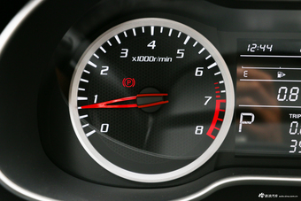  2019款奔腾X40 1.6L自动豪华型