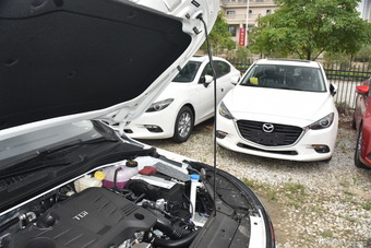 2017款荣威i6 1.5T自动互联网智尊版20T