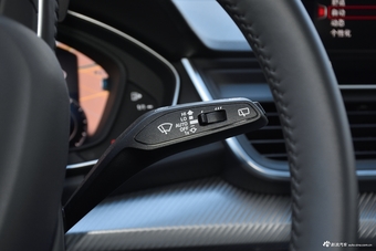2018款奥迪Q5L 2.0T自动45 TFSI尊享运动型