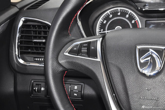 2016款宝骏560 1.8L AMT智能手动版豪华型 勃艮第红