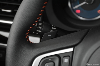 2017款斯巴鲁XV 2.0L自动豪华版