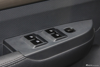 2015款中兴威虎TUV 2.8T手动柴油两驱超值版大双