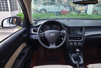 2017款奔腾B30 1.6L 手动舒适型