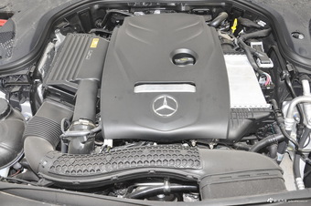 2016款奔驰E级2.0T自动E300L 运动豪华型