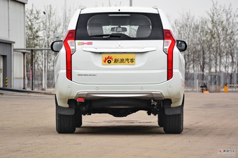 2017款帕杰罗·劲畅SPORT 3.0L自动V6中东版