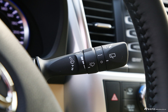 2017款汉兰达2.0T自动四驱至尊版7座