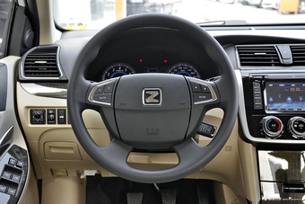 2016款众泰Z300 1.5L手动尊享型