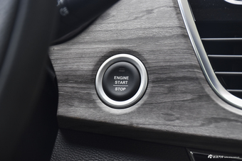 2017款宝骏730 1.5T自动风尚型7座