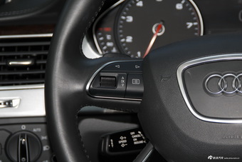 2016款奥迪A8L 3.0T自动45TFSI quattro时尚型