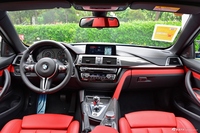 2017款宝马M4自动敞篷轿跑车